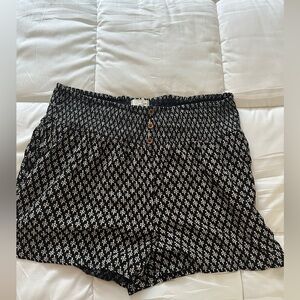 FatFace Black and White Patterned Women Shorts